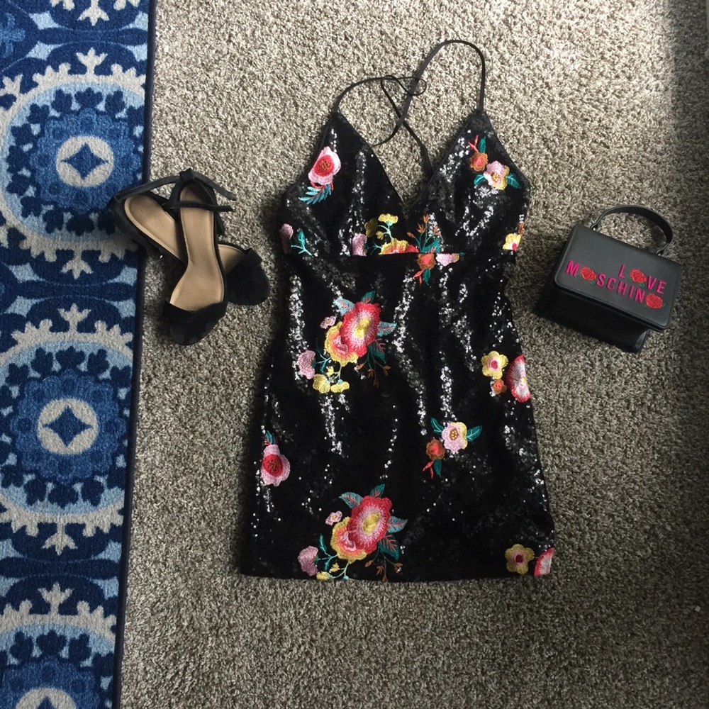 Sequenced Black Mini Dress with Flowers Embroider